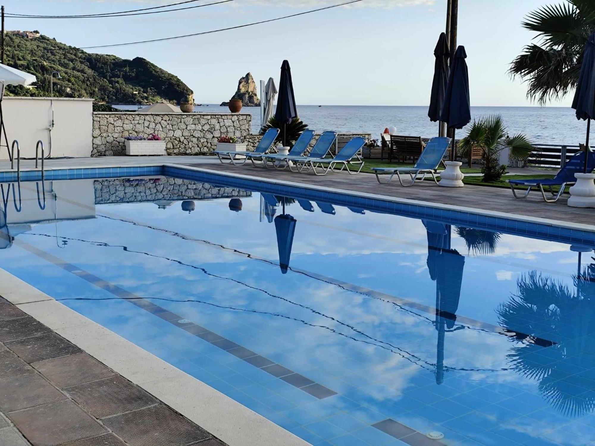 Fanis Seafront Apartments Agios Gordios  Exterior foto